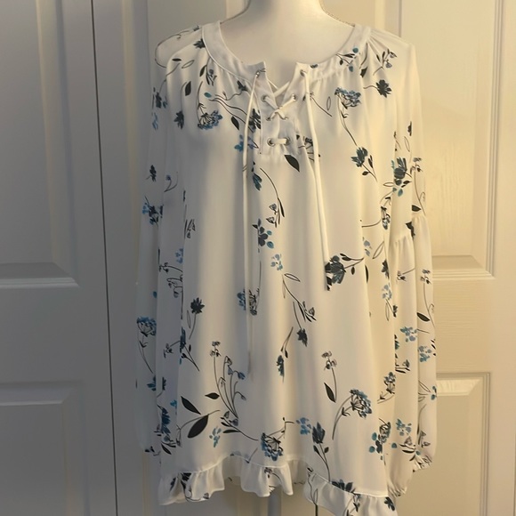 a.n.a. A New Approach SZ M Women’s Pullover tie front Blouse with Ruffle Hem - Picture 1 of 15